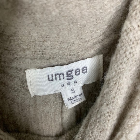 UMGEE Off Shoulder Oatmeal Sweater Tunic Sz S - Picture 8 of 9